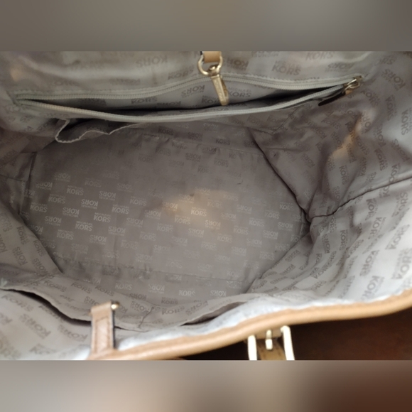 Michael Kors Large Monogrammed Tote - Picture 3 of 6